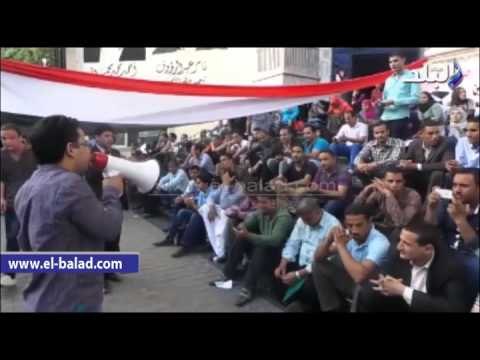 صدى البلد | حاملو الماجستير والدكتوراة يرتدون الكفن أمام الصحفيين للمطالبة بالتعيين