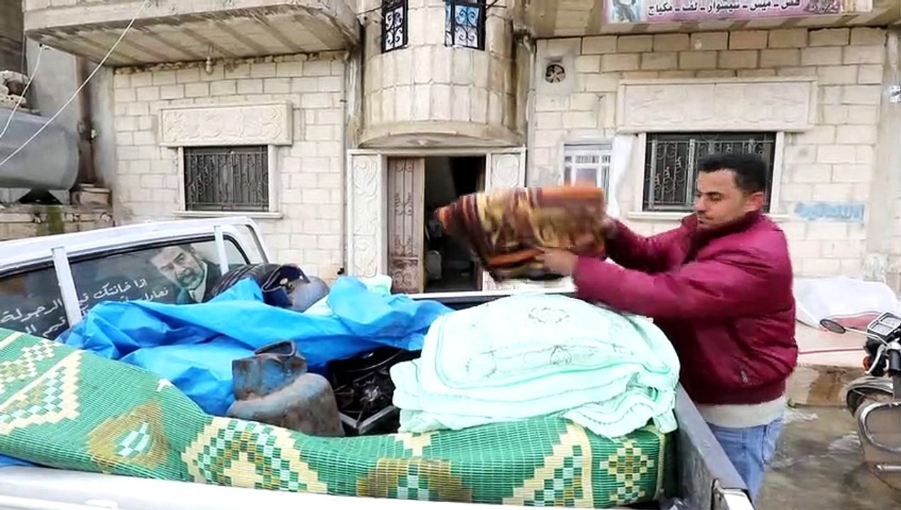 مدينة خان شيخون في شمال غرب سوريا تفرغ من سكانها جراء القصف العنيف