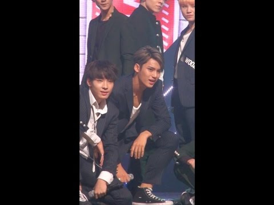 [MPD직캠] 세븐틴 민규 직캠 만세 MANSAE Seventeen MinGyu Fancam @엠카운트다운_151001