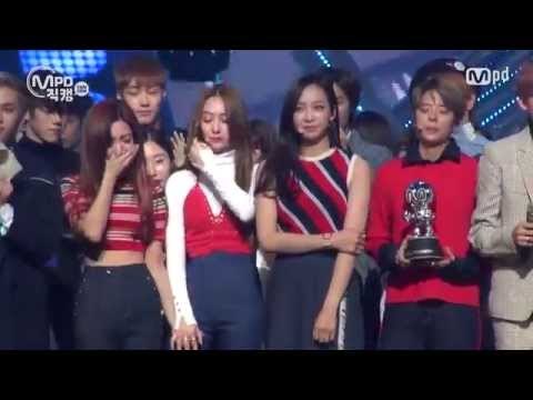 [MPD직캠] 에프엑스 1위 앵콜 직캠 4 Walls Fancam No.1 Encore full ver. MNET MCOUNTDOWN 151105