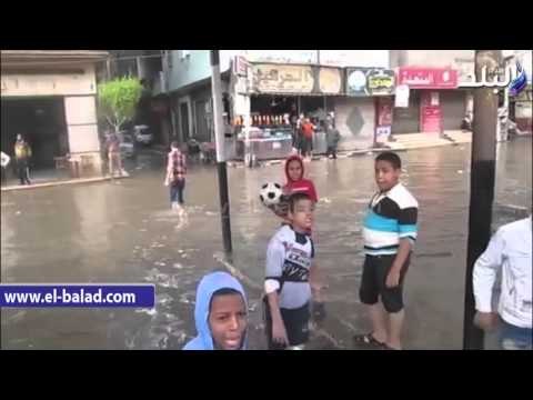 صدى البلد | أطفالا يسبحون ويلعبون الكرة في مياه الأمطار بالدقهلية