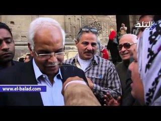 صدى البلد | سيدة تقبل يد محافظ القاهرة بمسجد السلطان حسن لتوفير معاش