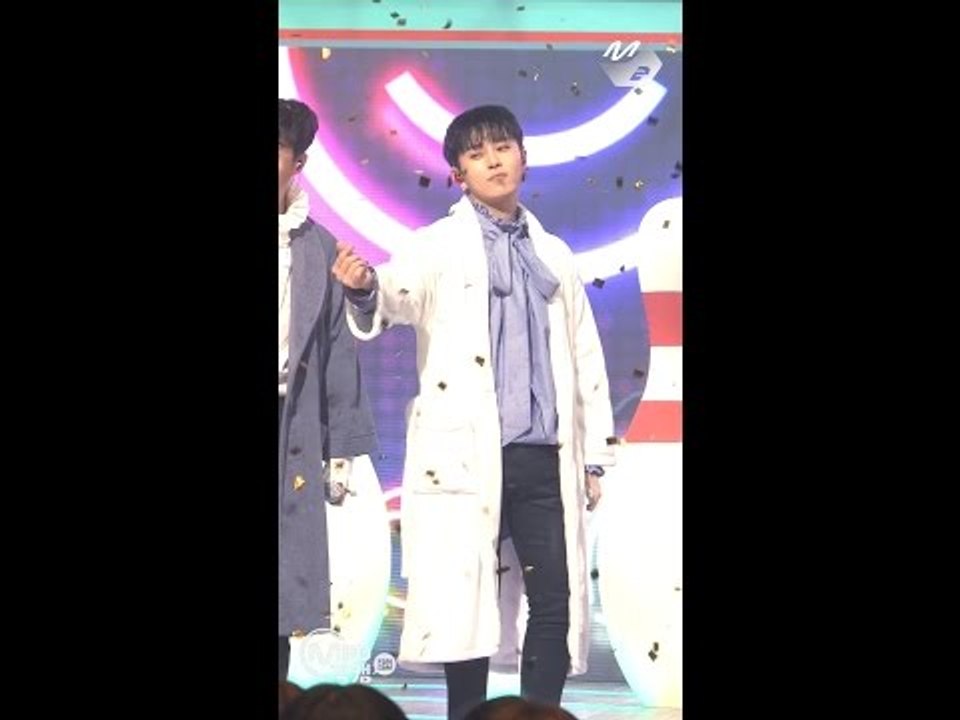 [MPD직캠] 하이라이트 용준형 직캠 얼굴 찌푸리지 말아요 Plz Don’t Be Sad Highlight YONG JUNHYUNG Fancam @엠카운트다운_170323