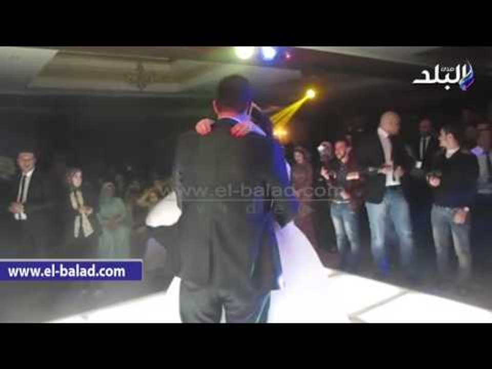 صدى البلد | «أفراح البلد» يشارك ضابط شرطة وعروسة بالدقهلية في حفل زفافهما بنادى الشرطة