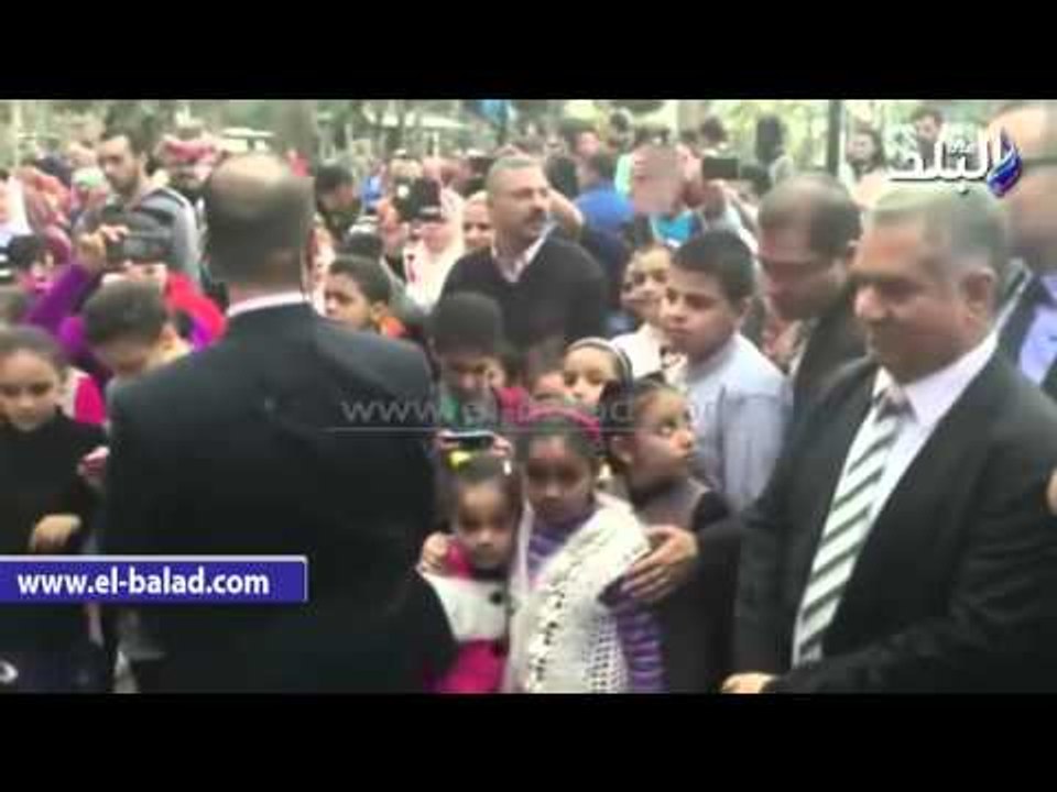 صدى البلد | وردة وعزف موسيقي لزوار المتحف المصر...