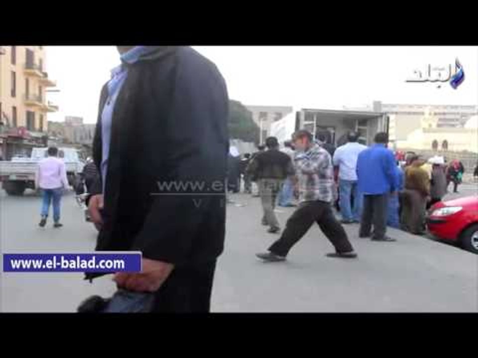 صدى البلد | إقبال المواطنين على شراء السلع الغذائية المخفضة بـ"رمسيس"