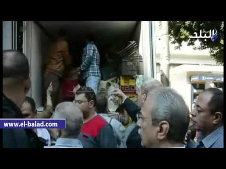 صدى البلد |  محافظ المنيا يتفقد منفذ السلع الاس...