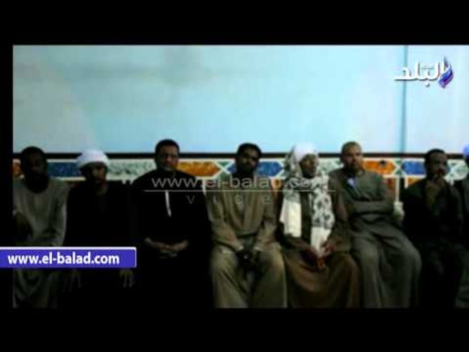 صدى البلد | محافظ أسوان يؤدي واجب العزاء في شهيد أحداث العريش