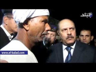 صدى البلد |  مدير أمن الفيوم لوالد "شهيد سقارة": "دم ابنك لن يروح هدرا"
