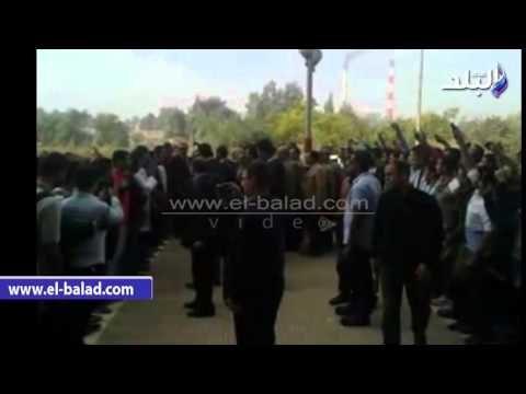 صدى البلد | طلاب الازهر بأسيوط يستقبلون رئيس الجامعة بهتافات: الله اكبر.. وتحيا مصر