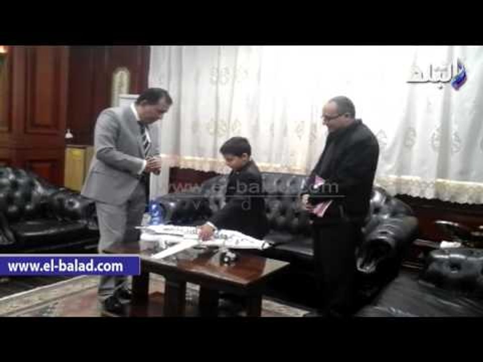 صدى البلد | محافظ الأقصر يستقبل مخترع الوقود الثانوي للطائرات.. ويؤكد: تقديم الدعم الكامل للطفل