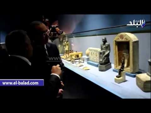 صدى البلد | الدماطي يشرح لوزير الطيران تاريخ أثار متحف المطار