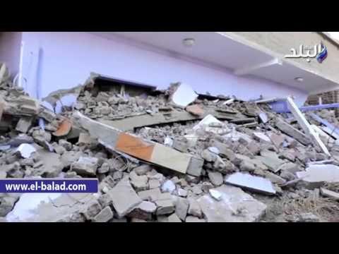 صدى البلد | نيابة سوهاج تعاين المنزل المنهار بشندويل البلد وتصرح بدفن جثتين