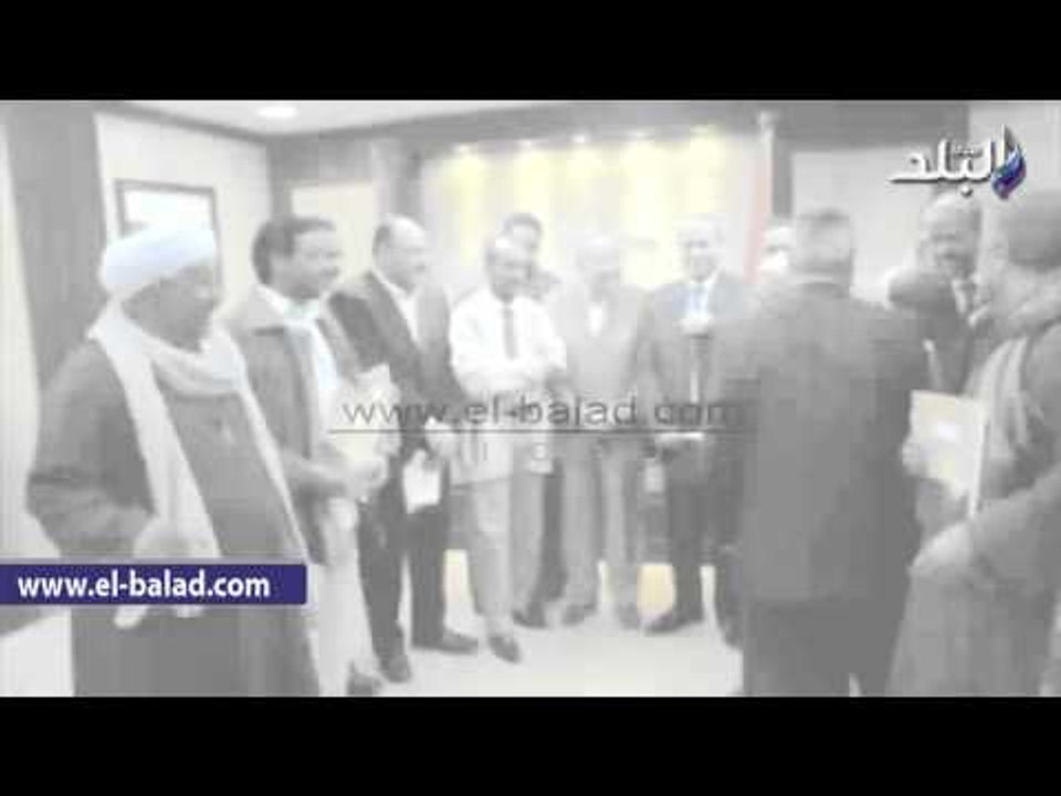صدى البلد | محافظ أسوان يسلم عقود عمل بقيمة 7 م...