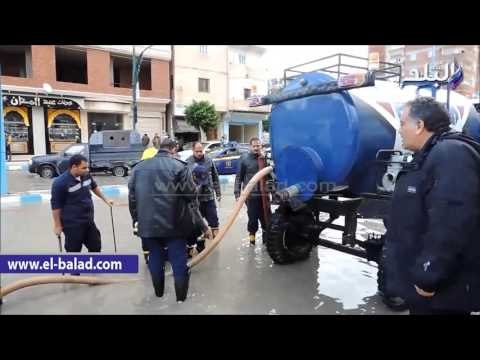 صدى البلد | سيارات الحماية المدنية تشفط مياه الامطار من شوارع مطروح