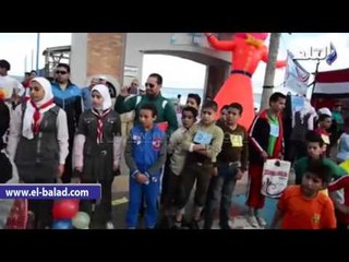 صدى البلد |  محافظ مطروح يشارك أبنائه في سباق اختراق ضاحية لطلبة المدارس