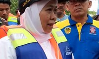 Gubernur Jawa Timur Temui Korban Banjir di Madiun