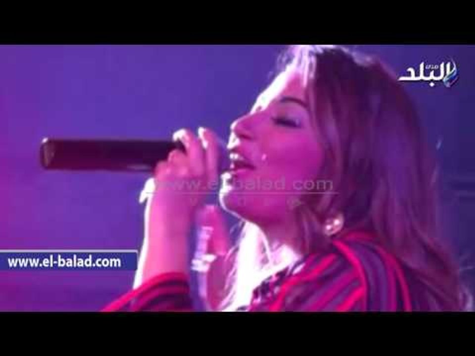 صدى البلد | غادة رجب تشعل حماس الحضور في حفل تعامد الشمس بالفيوم بـ"تسلم الأيادي"