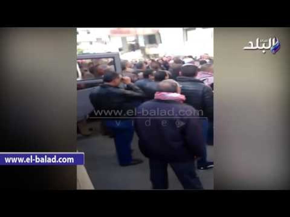 صدى البلد | عمال "النقل الداخلي" بالشرقية يتظاهرون في أول يوم عمل للمحافظ الجديد
