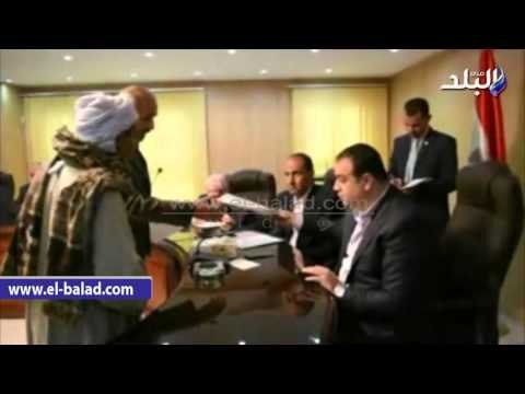 صدى البلد | محافظ الفيوم يوجه بعلاج سيدة مٌسنة على نفقة الدولة وتوفير فرصة عمل لشاب