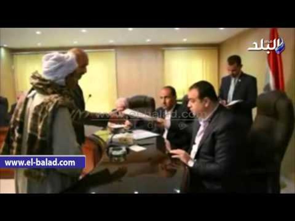 صدى البلد | محافظ الفيوم يوجه بعلاج سيدة مٌسنة على نفقة الدولة وتوفير فرصة عمل لشاب