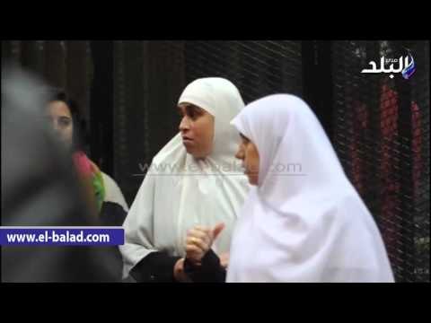 صدى البلد | شقيقته المعزول فى قاعة محاكمته بالتخابر مع قطر