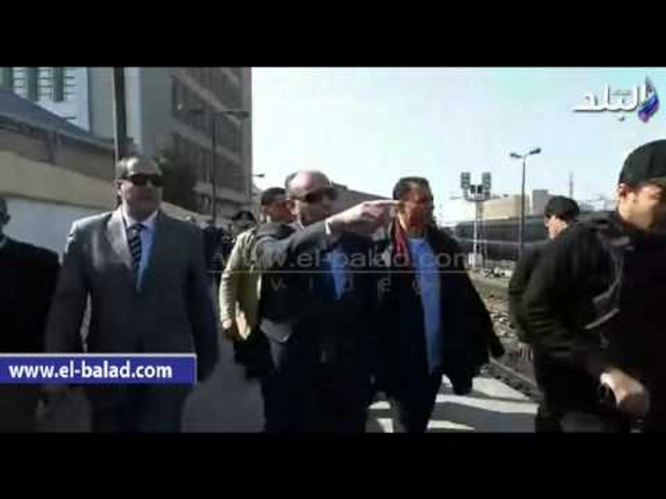 صدى البلد | شرطة النقل والمواصلات تبدأ حملة لملاحقة الباعة الجائلين والمتسولين بمحطة سكك حديد مصر