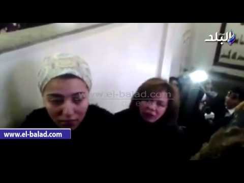 صدى البلد | انهيار الهام شاهين و هالة صدقي فى جنازة ممدوح عبد العليم