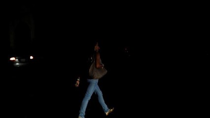 توقف المدارس والأعمال في فنزويلا بسبب انقطاع الكهرباء