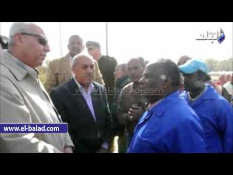 صدى البلد | محافظ أسوان يتفقد تجربة النظافة بنصر النوبة