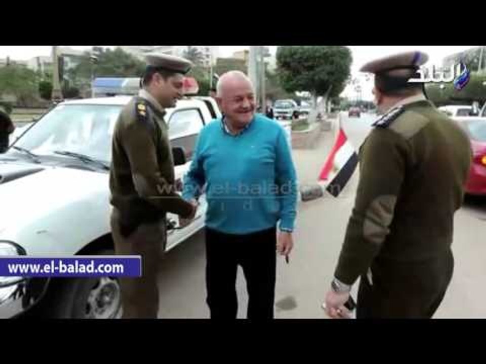 صدى البلد |  أمن كفرالشيخ يوزع الأعلام والورود على المواطنين احتفالاً بـ"عيد الشرطة"