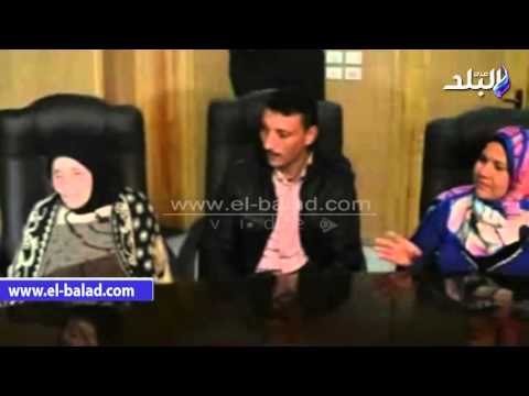 صدى البلد | محافظ الفيوم يكرم مسنة محت أميتها والتحقت بالشهادة الإعدادية