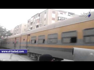 صدى البلد | مزلقانات قطارات الفيوم تصطاد أرواح الاهالي.. السلاسل وسيلة التأمين