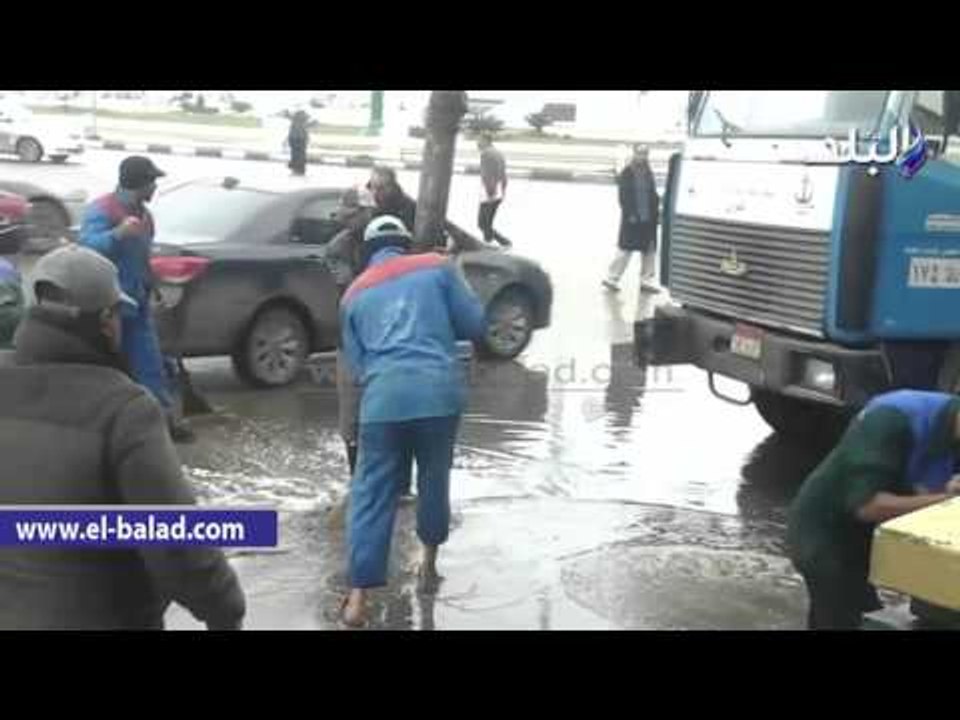 صدى البلد | القابضة للمياه تخصص سيارات لسحب مياه الأمطار بالتحرير