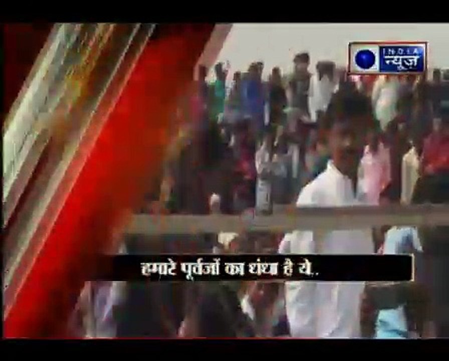 सपेरे से मिले राहुल गांधी, कहा इसी तरह ही पीएम मोदी ने 22 सालों से कर रखा है गुजरात पर जादू