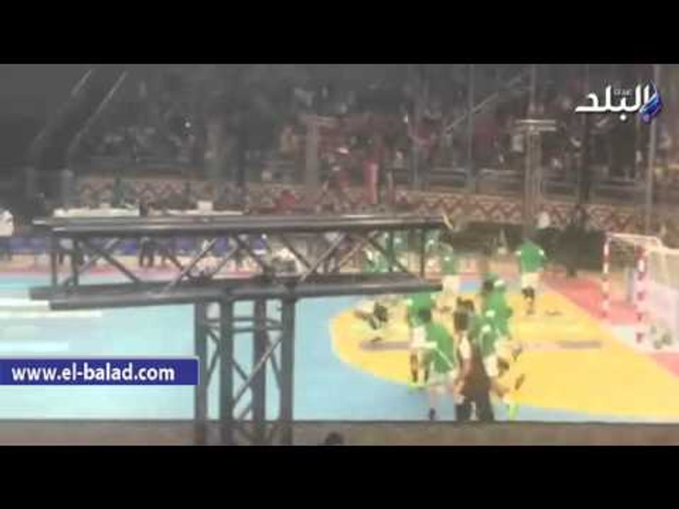 صدى البلد | منتخبا مصر والجزائر يجريان الإحماء قبل انطلاق مباراتهما بأمم إفريقيا لليد