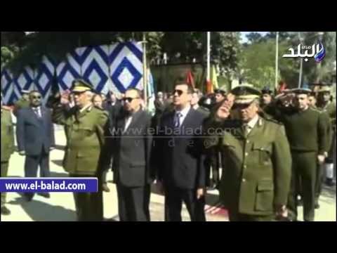 صدى البلد | محافظ أسيوط ومدير الأمن يضعان إكليلاً من الزهور على النصب التذكاري للشهداء