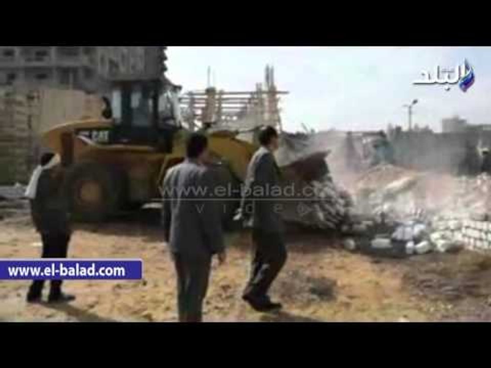 صدى البلد |  حملة إزالات مكبرة بطريق نادي قارون بالفيوم