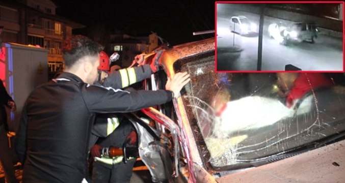 İki Aracın Kafa Kafaya Çarpıştığı Kaza, Güvenlik Kameralarına Saniye Saniye Yansıdı
