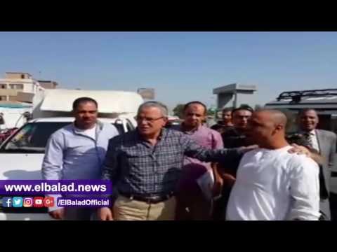 صدى البلد | محافظ المنيا يتابع إلتزام السائقين بالتعريفة الجديدة في ابوقرقاص