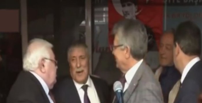 Mitingde Skandal! CHP'li İsimlerin Sela Okuyan Müezzine Hakaret Ettiği Anlar Açık Kalan Mikrofondan Duyuldu