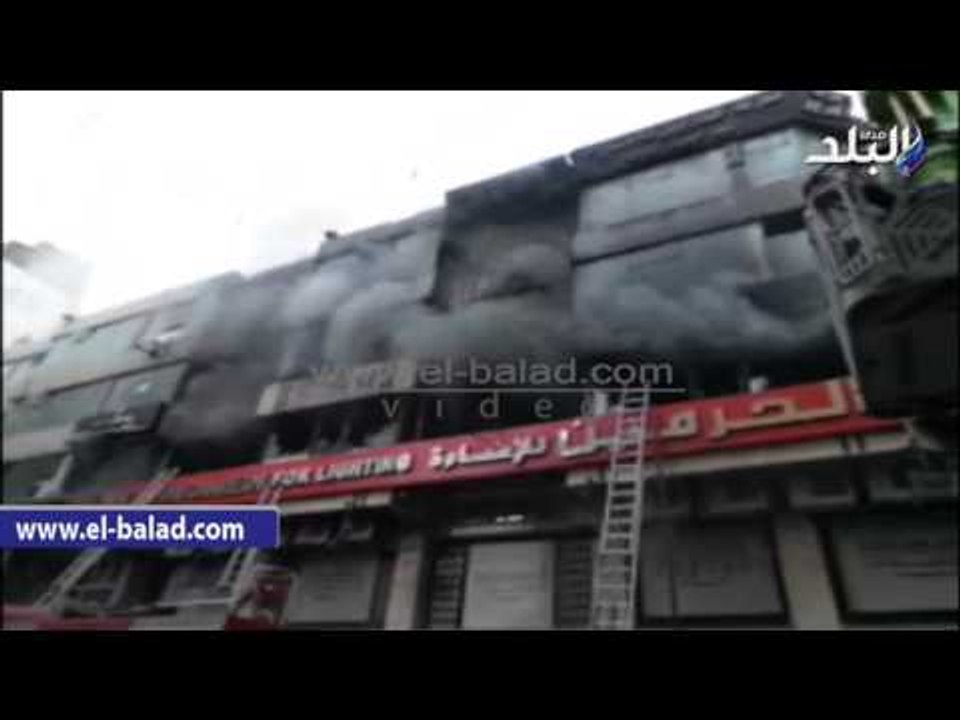 صدى البلد | 16 سيارة إطفاء للسيطرة على حريق مول تجاري و4 مخازن بالعتبة
