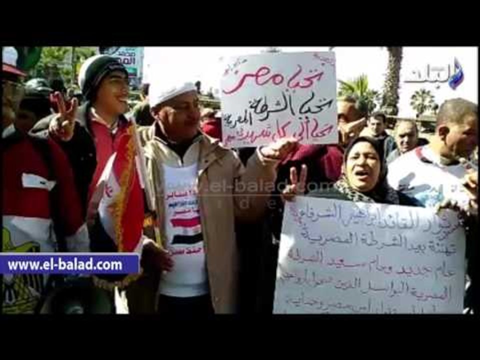صدى البلد | تظاهر العشرات أمام " القائد إبراهيم" دعما للجيش والشرطة