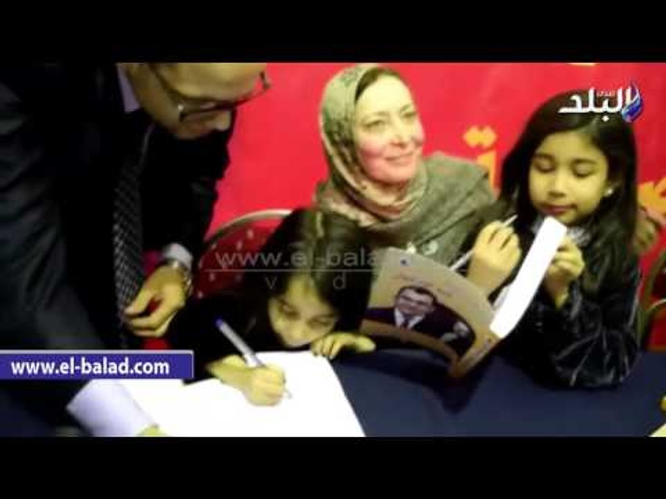 صدى البلد | إبنتا عبد الله كمال يوقعان لجمهور معرض الكتاب علي كتابه"وثائق نيوتن"