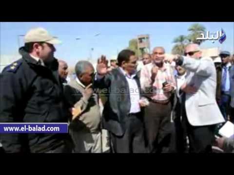 صدى البلد | محافظ أسوان ينهى مشكلة تكدس جرارات تحميل القصب أمام مصنع سكر كوم أمبو