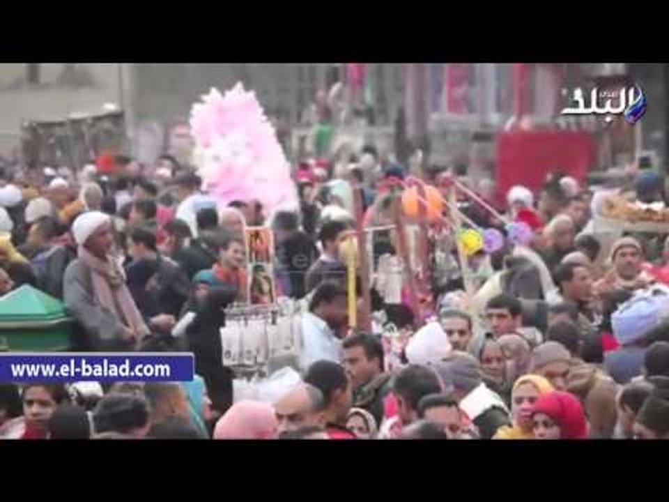 صدى البلد |  تزاحم شديد أمام مسجد الحسين للاحتفال بالمولد