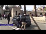 صدى البلد | الأمن يفتش السيارات والحقائب قبل دخولها حرم جامعة القاهرة