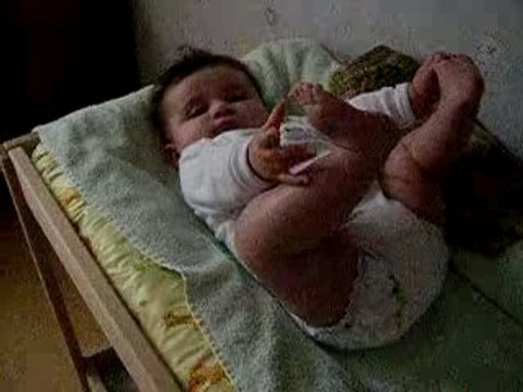 Jeanne s'attrape les pieds