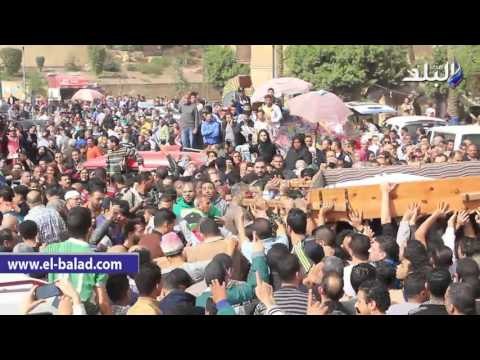صدى البلد | أهالى الدرب الأحمر يهتفون العريس أهو أثناء تشييع جثمان دربكة
