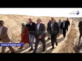 صدى البلد |محافظ بني سويف يزور «بياض العرب» ويبحث مشكلة الصرف